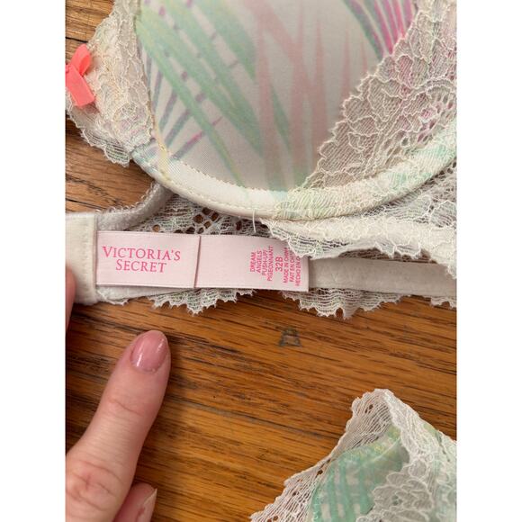 Victoria's Secret Bra and Panty set - Picture 3 of 8